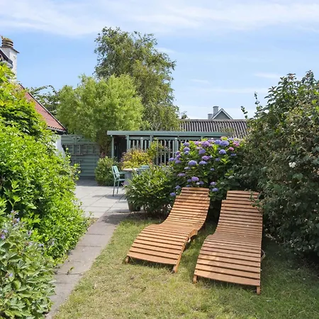 Hyggeligt Fiskerhus Taet Pa Havet