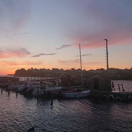 别墅 Hyggeligt Fiskerhus Taet Pa Havet 伦讷