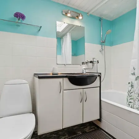 Hyggeligt Fiskerhus Taet Pa Havet