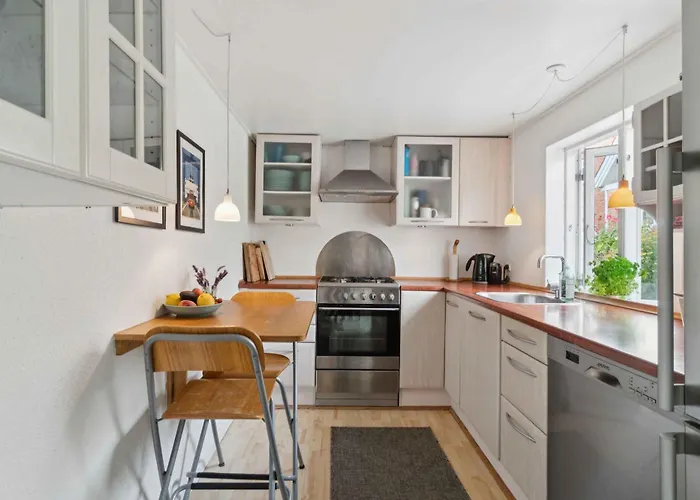 빌라 Hyggeligt Fiskerhus Taet Pa Havet 론네