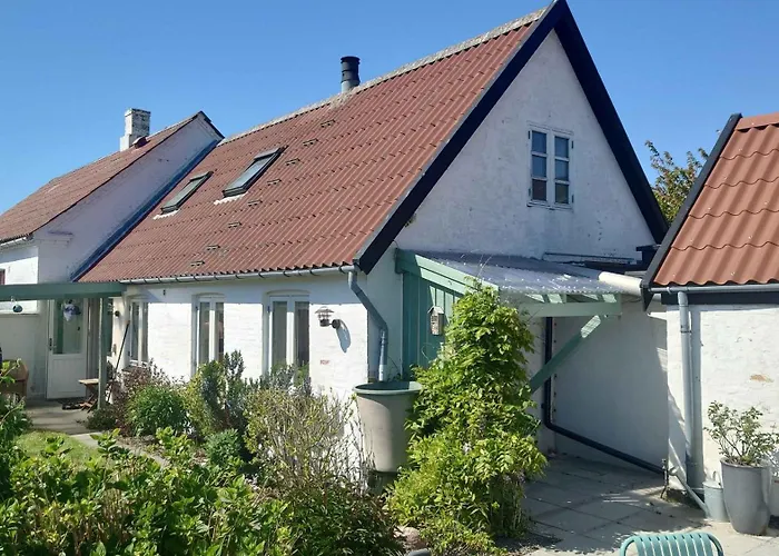 Hyggeligt Fiskerhus Taet Pa Havet * 론네