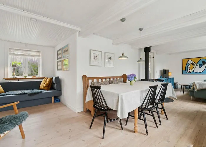 Hyggeligt Fiskerhus Taet Pa Havet * 론네