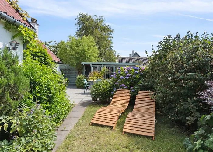 Hyggeligt Fiskerhus Taet Pa Havet