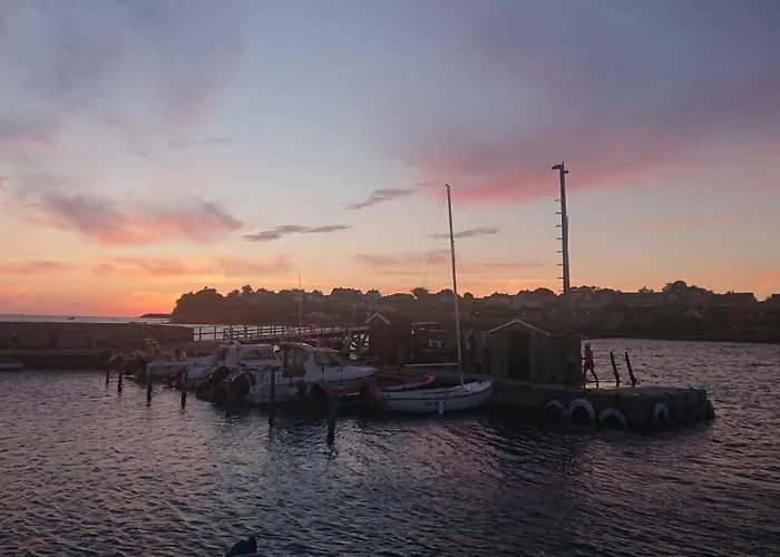 빌라 Hyggeligt Fiskerhus Taet Pa Havet 론네