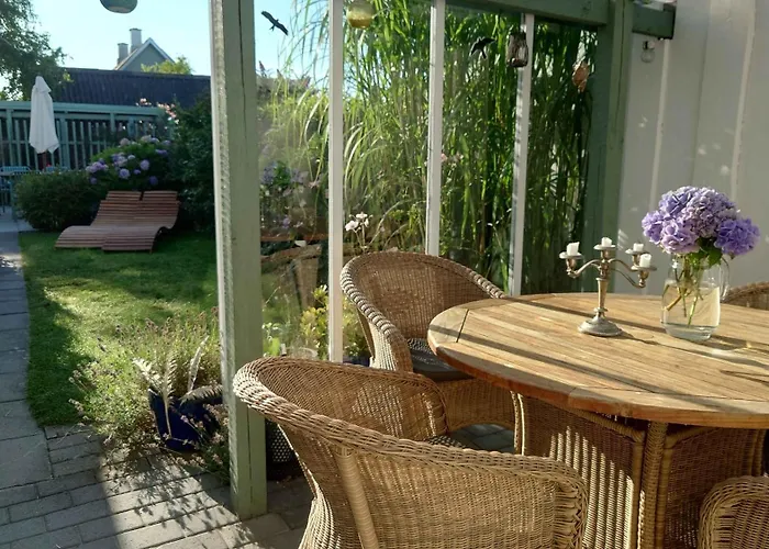 Hyggeligt Fiskerhus Taet Pa Havet