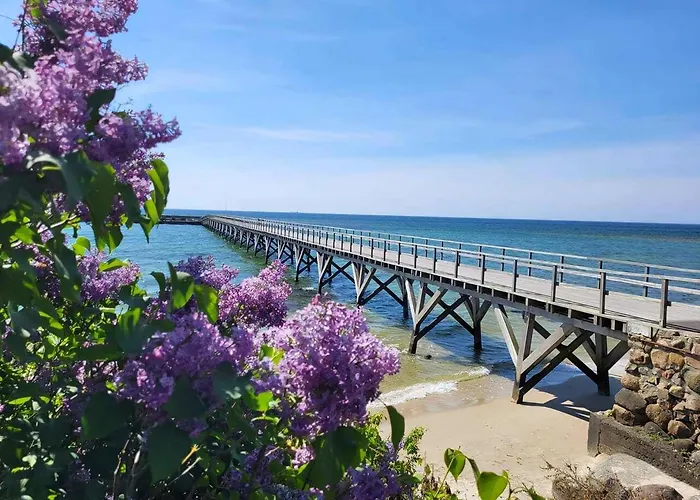 Hyggeligt Fiskerhus Taet Pa Havet * 론네