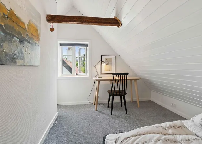 빌라 Hyggeligt Fiskerhus Taet Pa Havet 론네