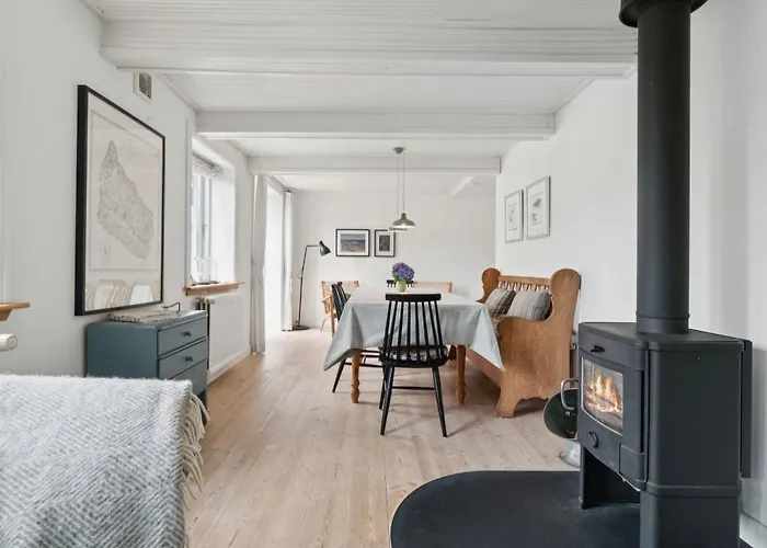 Hyggeligt Fiskerhus Taet Pa Havet 빌라 론네